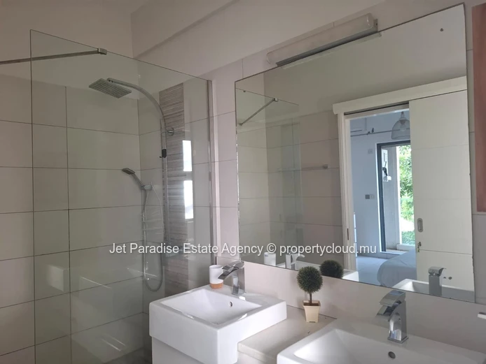 Appartement au Rez-de-Chaussée Spacieux à Deux Pas de la Plage