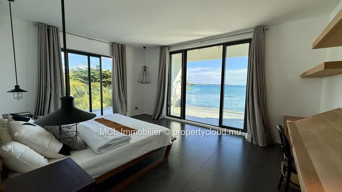 Luxury Beachfront Penthouse, Pereybere.