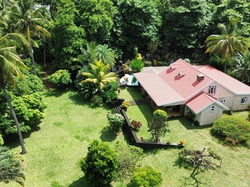 6 Bedroom House