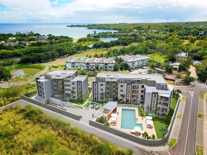 Elegant 3-bedroom penthouse with terrace in a luxury residence