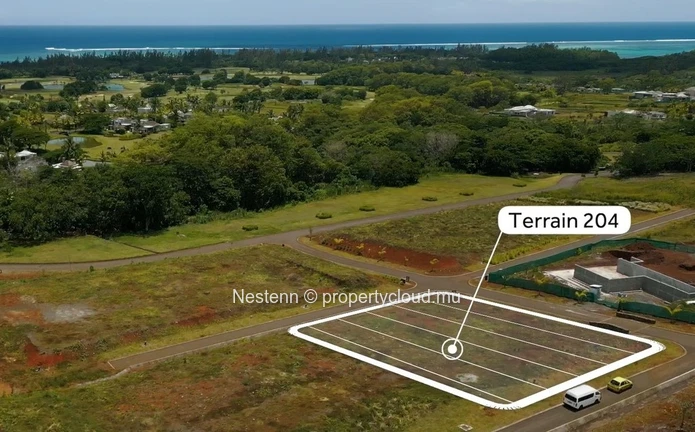 Terrain vue partielle mer de 1400 m² dans un domaine golf et mer d'exception