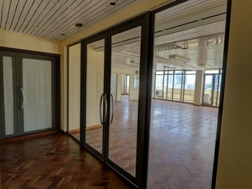 Large office space of 325 m²
