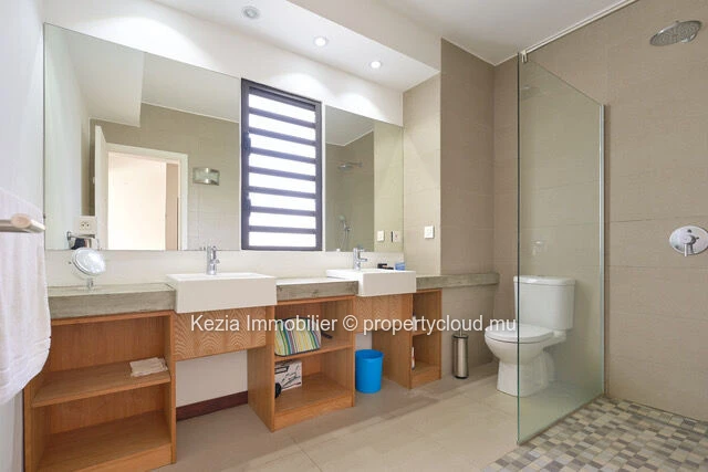 Contemporary Villa With Swimming Pool Just Minutes From The Beach 
