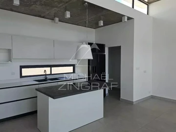 6 Bedroom Villa