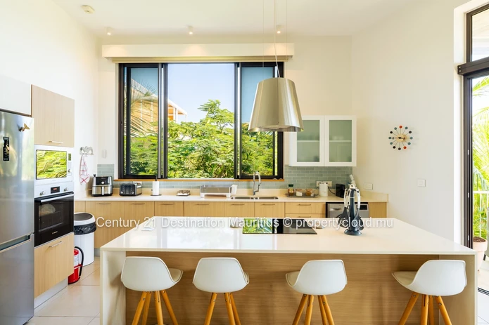 Penthouse with 360° Rooftop Terrace – Pointe aux Canonniers