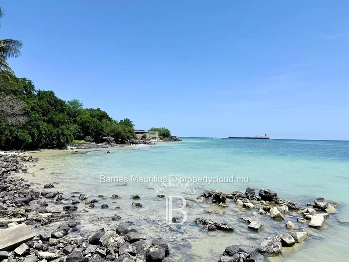 POINTE AUX SABLES - Beachfront Land - 80 Perches