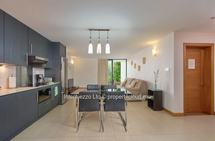 Appartement G+2 à vendre Mon Choisy – Plage à pied – 11,2M Rs