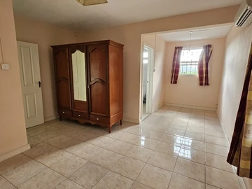 Tranquil Coastal Living: Charming home in peaceful area