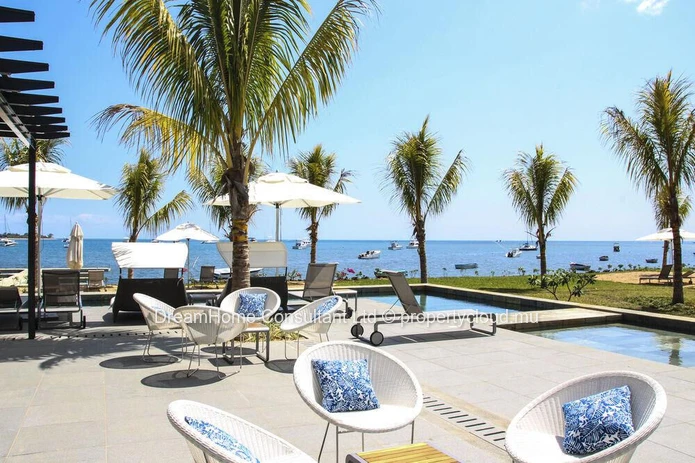 Luxueux appartement de 2 chambres en front de mer avec piscine privée