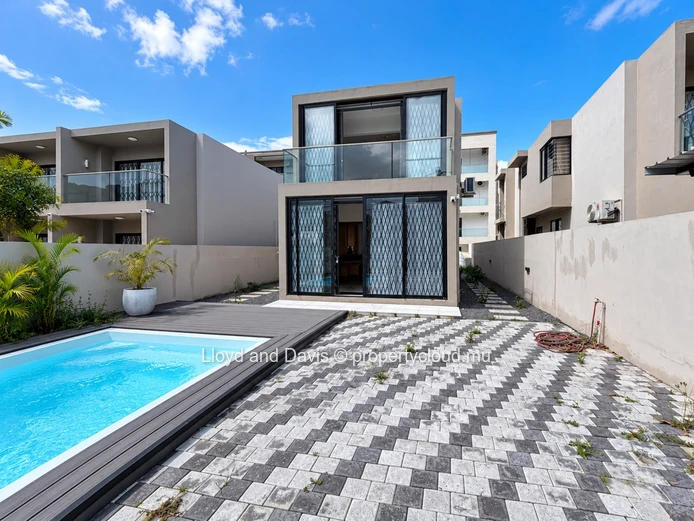 Brand-New Contemporary House with Private Pool in Quatre Bornes