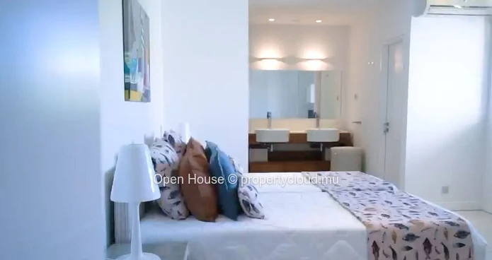 Penthouse 3 chambres avec piscine privée à louer à Rivière Noire