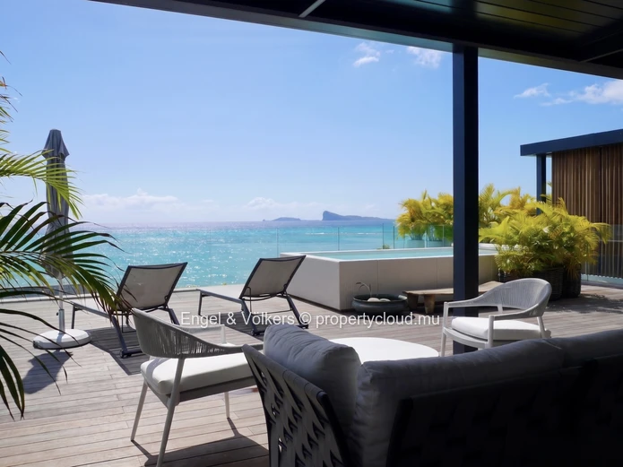 Ocean-View Penthouse with Private Pool in Pointe aux Canonniers