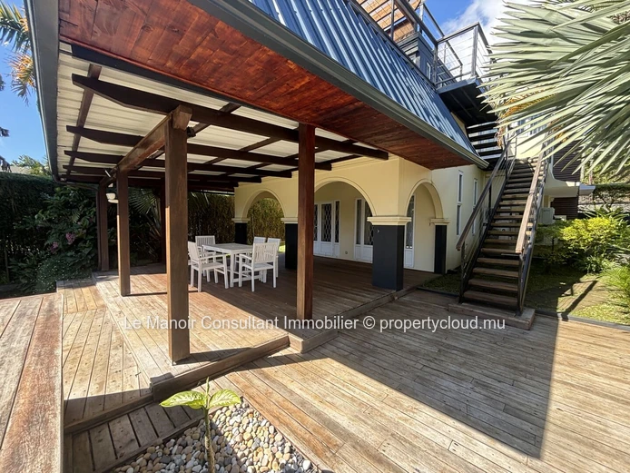 Villa de 4 chambres avec piscine à vendre à Floréal (409 m²)