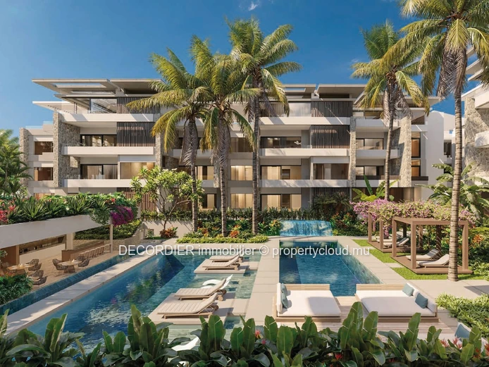 Penthouse with beach access and hotel services, accessible to foreigners.