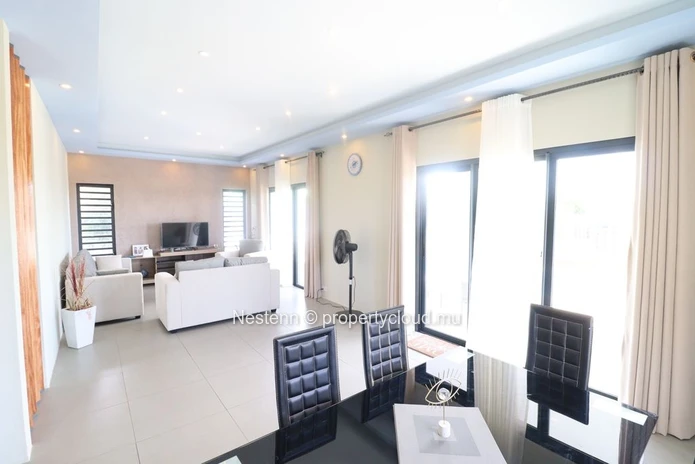 Superbe maison neuve avec piscine privée et vue mer et montagne en résidence sécurisée. 