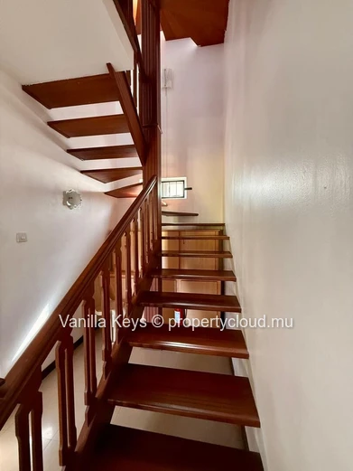 Spacious 4-Bedroom Apartment with Sea Views – Flic en Flac