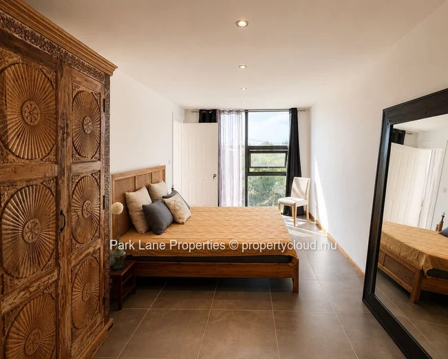 Stylish Three-Bedroom Apartment in the Heart of Bain Boeuf