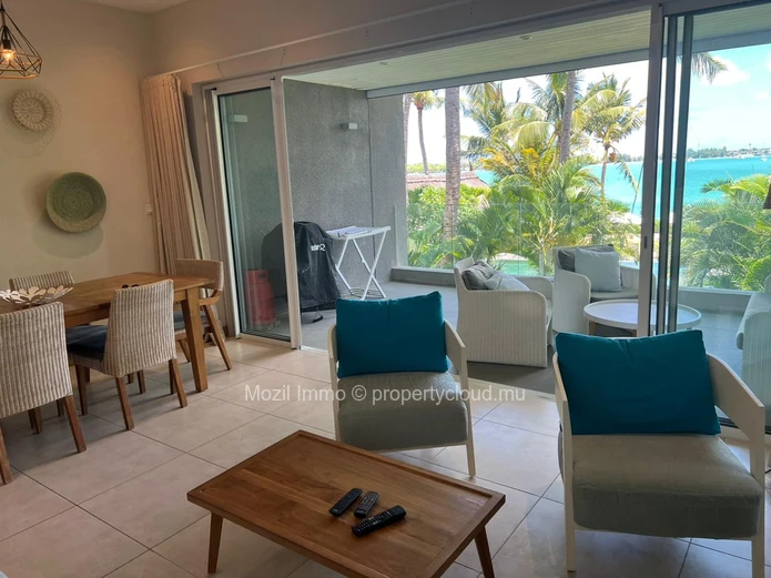 Superb waterfront apartment, Pointe aux Canonniers