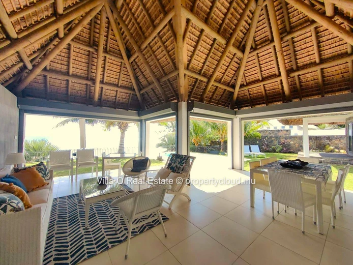 Idéal pour un couple avec adolescent; Splendide pieds dans l'eau de cette villa de 2 chambres en suite en retrait qui...