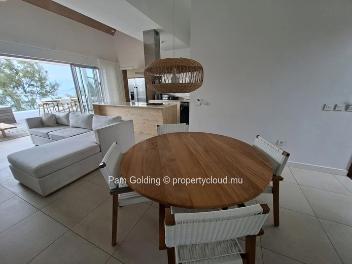 Grand Gaube – Penthouse à louer – Pam Golding Mauritius