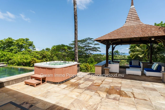 Élégante villa vue mer dans le prestigieux domaine golfique Heritage Villas Valriche à Bel Ombre – Ile Maurice
