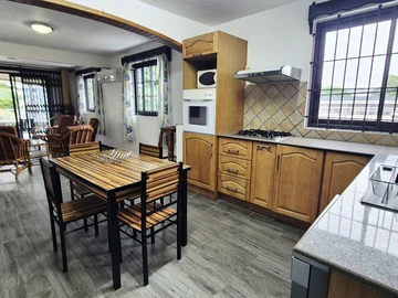 6 Bedroom Apartment