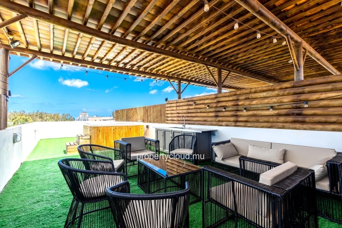 À vendre appartement 3 chambres au dernier étage avec jacuzzi et vue dégagée Flic en Flac ile Maurice vue imprenable ...