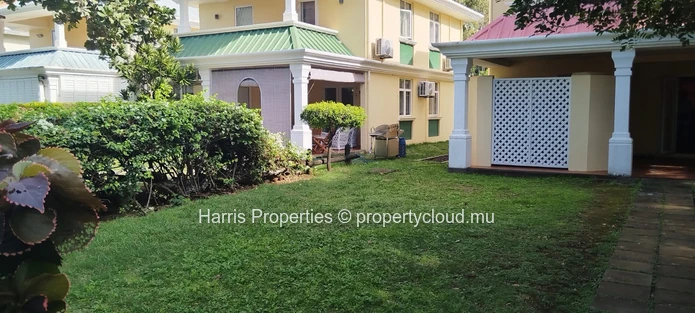 Beachfront house for sale in a secure residence in Calodyne