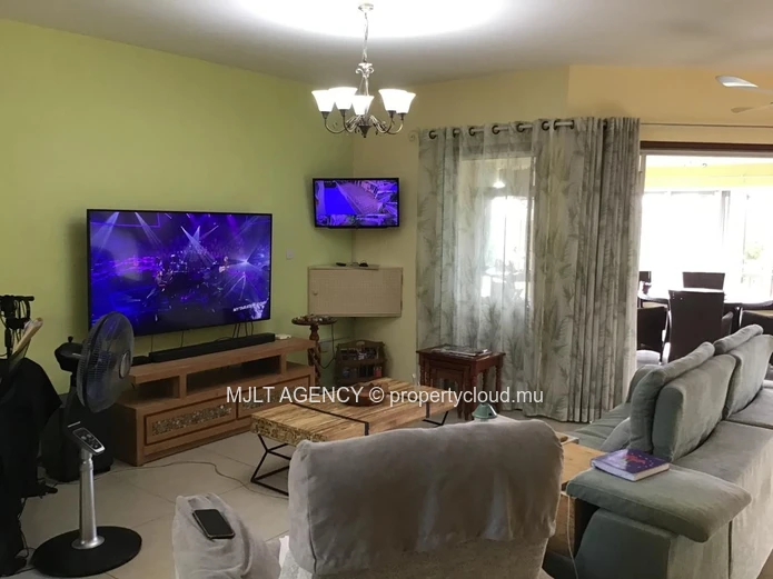House / Villa - 5 Bedrooms - 319 m² Beau Vallon, South, Morcellement Le Mahe