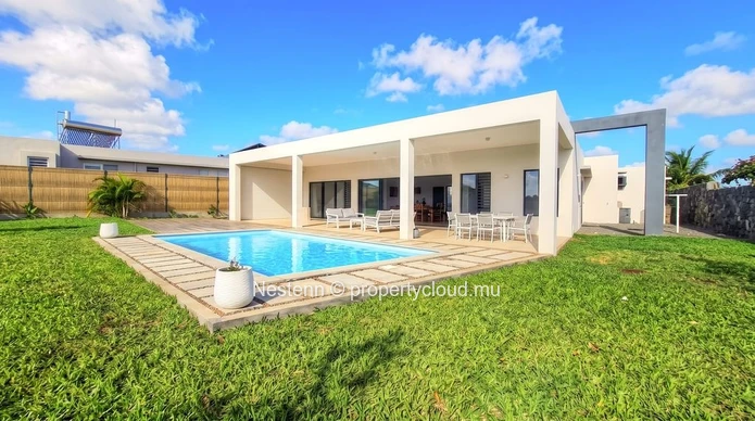 Villa familiale moderne de 4 chambres dans un beau jardin
