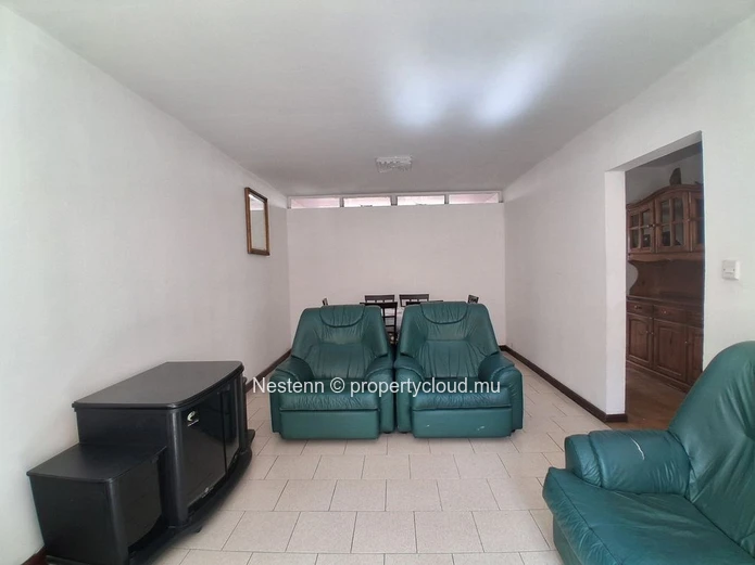 Fully furnished duplex apartment close to amenities.