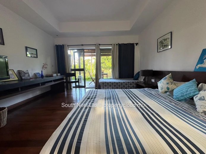 Exceptional villa in the heart of a private estate
