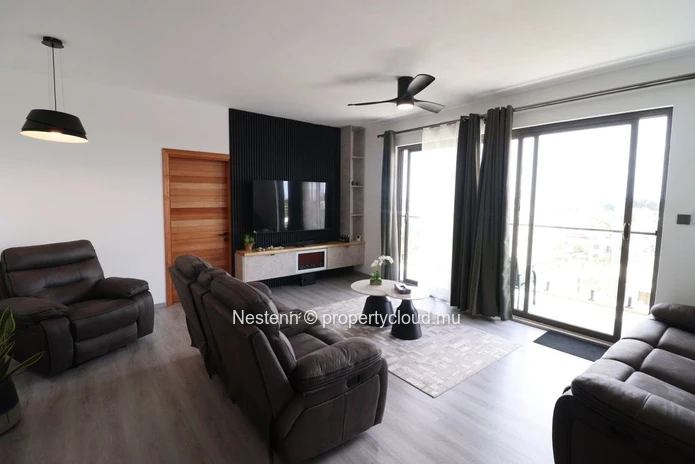 Modern Coastal Living – Elegant Fully Furnished Apartment at 3 mins from Flic en Flac Beach