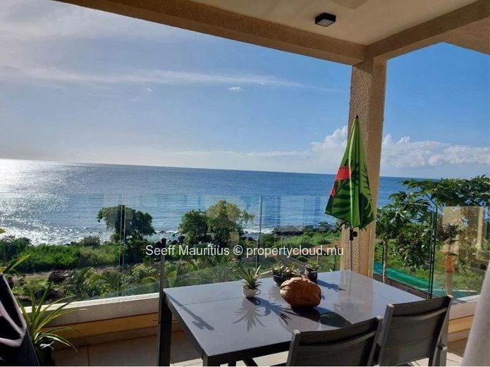 Beautiful ocean front apartment 