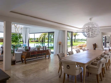 6 Bedroom Villa