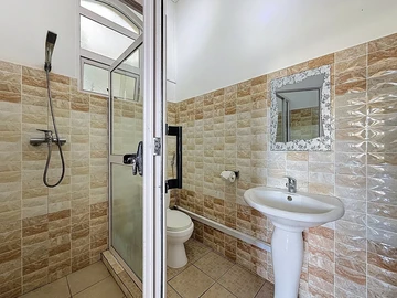7 Bedroom House