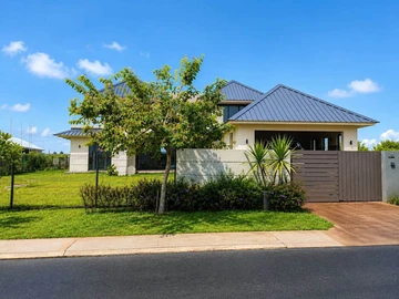 5 Bedroom Townhouse, Duplex