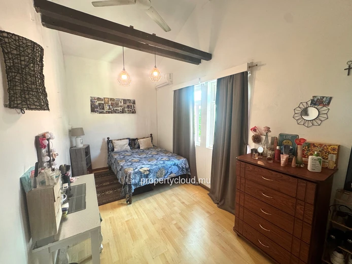 Albion – À vendre, deux villas avec piscine, proches de la plage