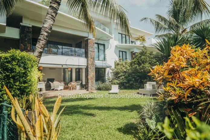 The luxury of a private garden, the freedom of an apartment