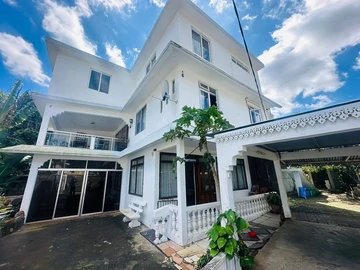 5 Bedroom House