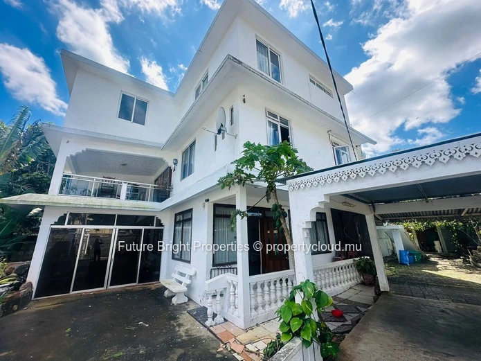 For Sale: Spacious Ground + 2 House - Perfect for Renovation and Customization!