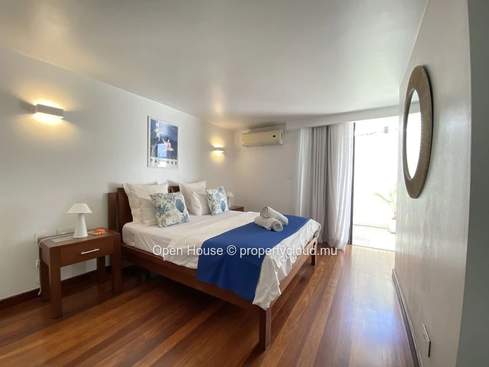 For sale: 2nd floor apartment - furnished, air-conditioned, equipped kitchen, walk-in closet, 30m² terrace. Shared sw...