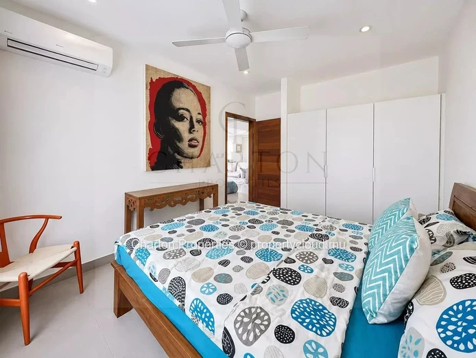 Two-bedroom apartment with shared pool near Peyrebère beaches