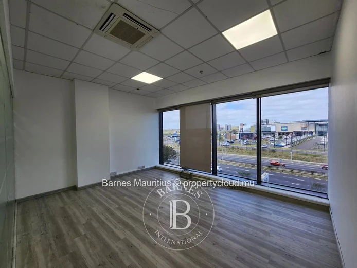 EBENE  -  Bureau  spacieux en location -  366 m2