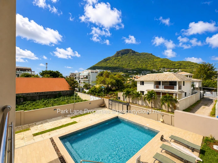 Brand-New Apartment Just 100 Metres from La Preneuse Beach