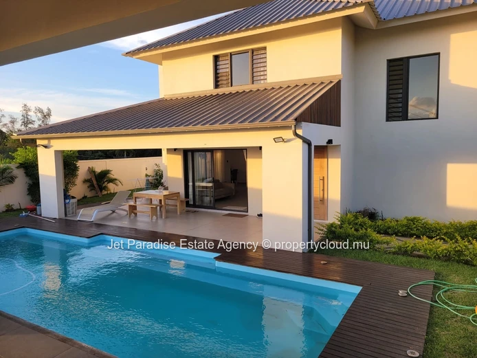 Modern Villa of 4 Bedrooms– Gated Community in Flic en Flac