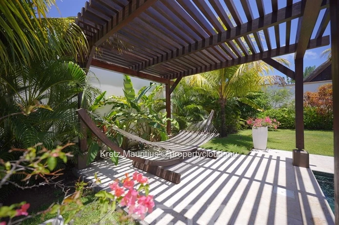 Contemporary villa with pool and jacuzzi in the heart of Grand Baie