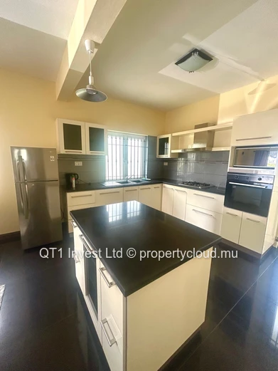 FURNISHED FAMILY VILLA FOR SALE – Grand Baie / Péreybère –