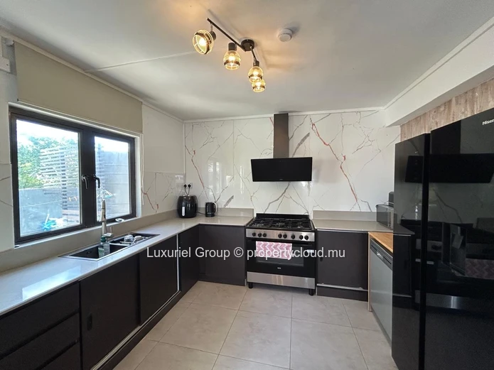 Beautiful Villa for Sale in Pereybere – Fully Furnished with Swimming Pool and Landscaped Terrace