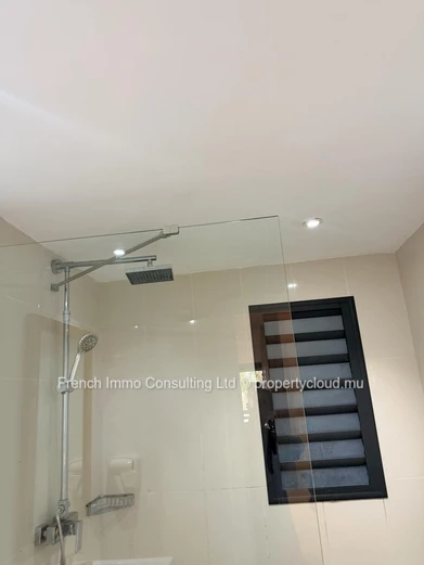 Appartement accessible aux etrangers a 50M de la plage de trou aux biches